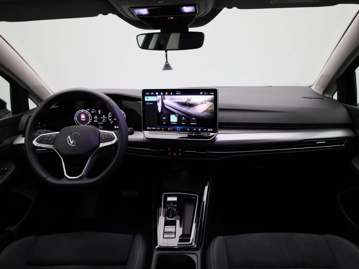 1.5 eHybrid Style Edition 204 PK| Origineel Nederlands | 1e Eigenaar | Navigatie | Stoelverwarming | Stuurwielverwarming | LED Matrix | Achteruitrijcamera