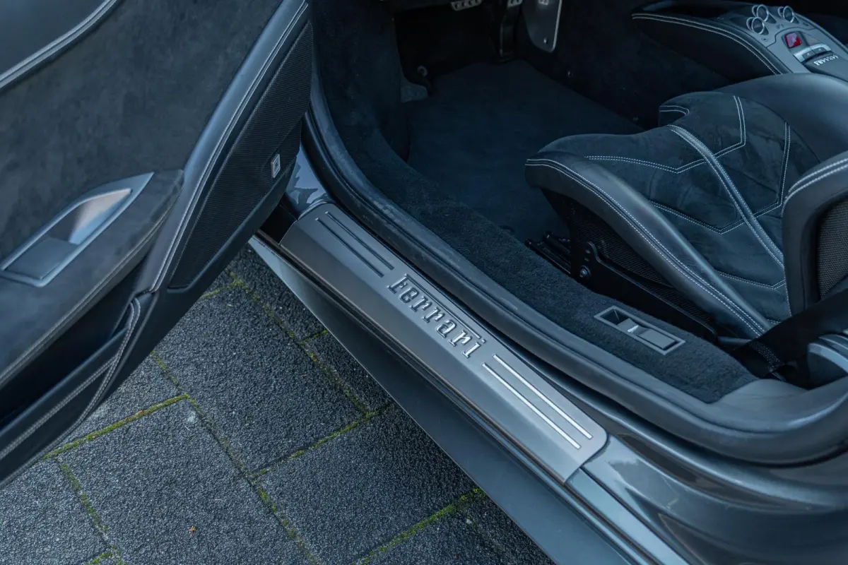 | CARBON RACING SEATS | LIFT | AFS | CAMERA | ALCANTARA | BTW |