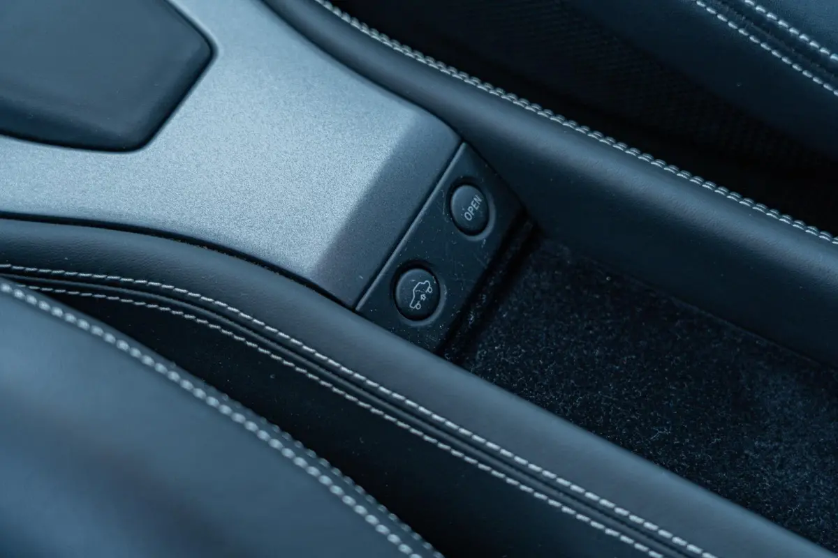 | CARBON RACING SEATS | LIFT | AFS | CAMERA | ALCANTARA | BTW |