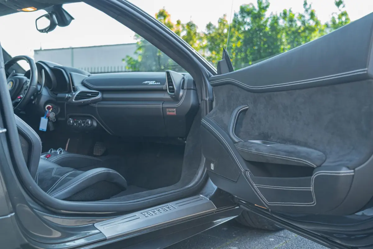 | CARBON RACING SEATS | LIFT | AFS | CAMERA | ALCANTARA | BTW |