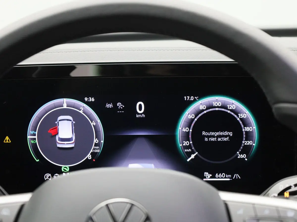 1.5 eHybrid R-Line Edition 204 PK| Origineel Nederlands | 1e Eigenaar | Panoramdak | Navigatie | Achteruitrijcamera | Achterklep Elektrisch | Stoelverwarming | Stuurwielverwarming