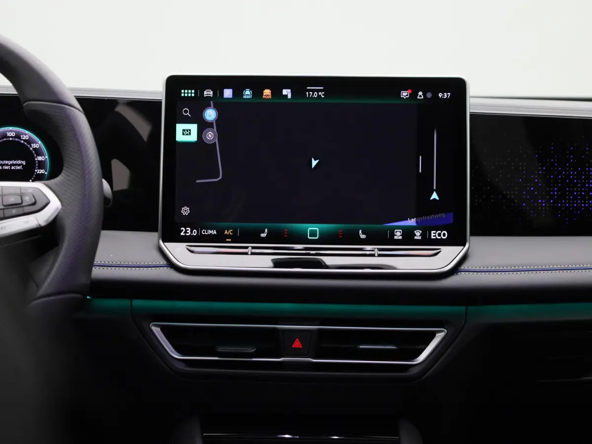1.5 eHybrid R-Line Edition 204 PK| Origineel Nederlands | 1e Eigenaar | Panoramdak | Navigatie | Achteruitrijcamera | Achterklep Elektrisch | Stoelverwarming | Stuurwielverwarming