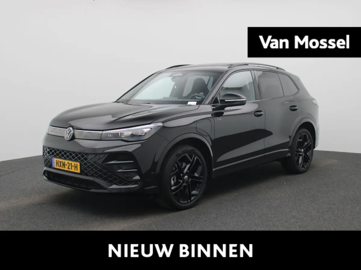 1.5 eHybrid R-Line Edition 204 PK| Origineel Nederlands | 1e Eigenaar | Panoramdak | Navigatie | Achteruitrijcamera | Achterklep Elektrisch | Stoelverwarming | Stuurwielverwarming