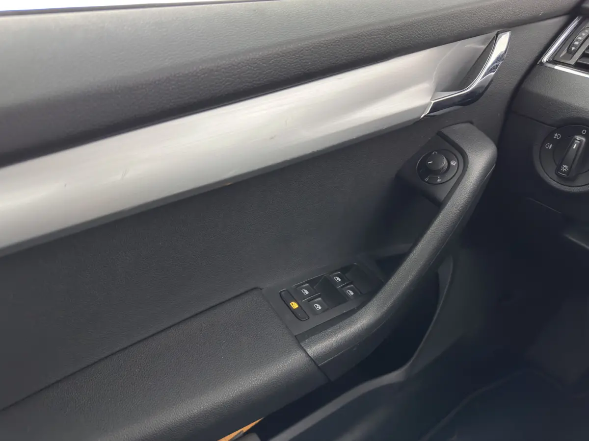 1.6 TDI Greentech Ambition Business (INCL-BTW) *NAVI-FULLMAP | COMFORTSEATS | ECC | AMUNDSEN-AUDIO | PARKPILOT | CRUISE | 16''ALU*