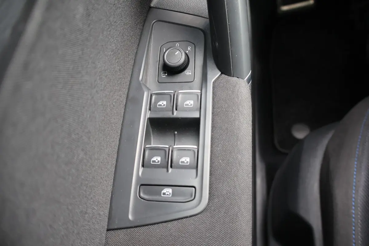 2.0 TDI 150pk DSG Highline Business R-line 7p. | Panoramadak | Trekhaak | Navigatie | PDC | Stoelverwarming