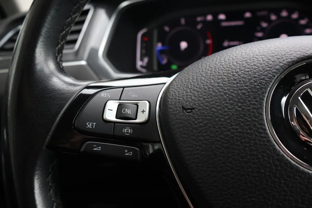 2.0 TDI 150pk DSG Highline Business R-line 7p. | Panoramadak | Trekhaak | Navigatie | PDC | Stoelverwarming