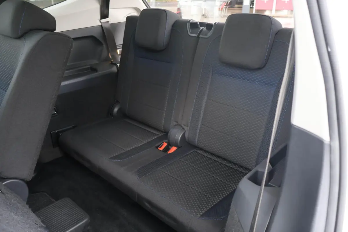 2.0 TDI 150pk DSG Highline Business R-line 7p. | Panoramadak | Trekhaak | Navigatie | PDC | Stoelverwarming