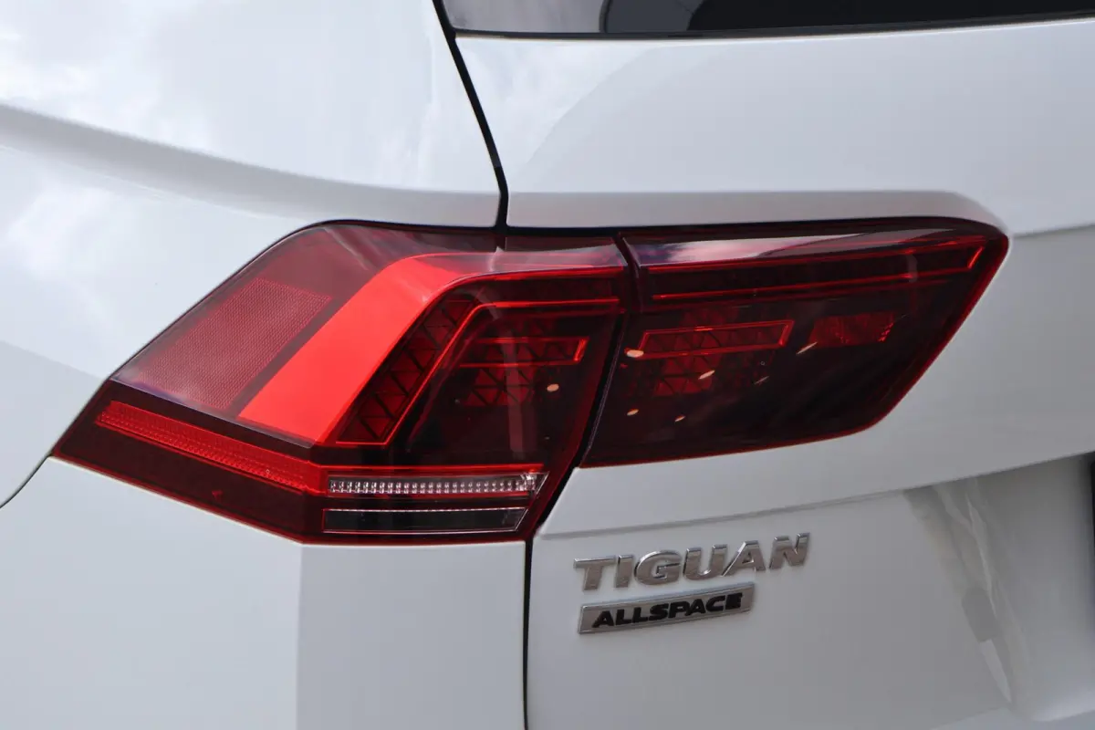 2.0 TDI 150pk DSG Highline Business R-line 7p. | Panoramadak | Trekhaak | Navigatie | PDC | Stoelverwarming