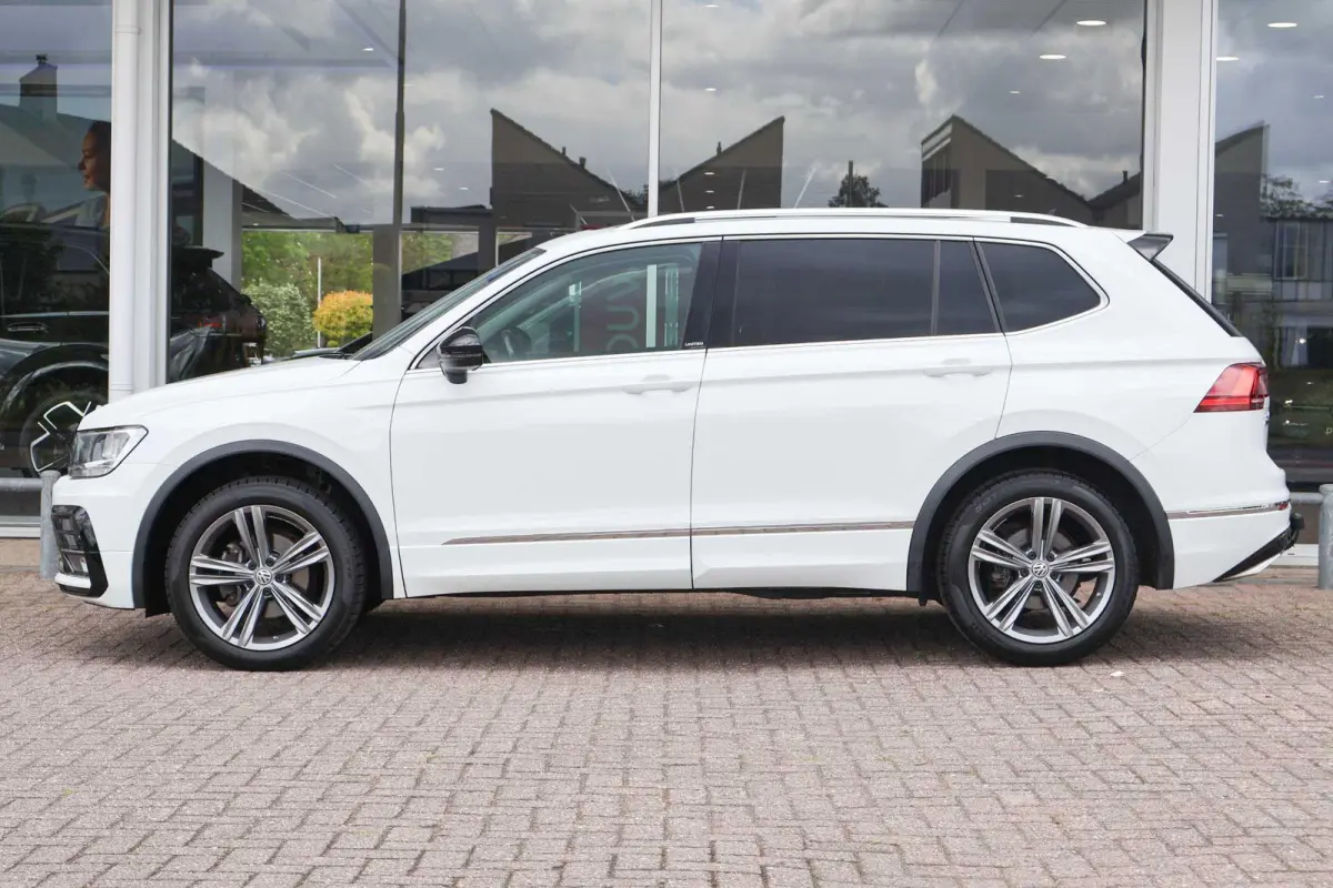 2.0 TDI 150pk DSG Highline Business R-line 7p. | Panoramadak | Trekhaak | Navigatie | PDC | Stoelverwarming