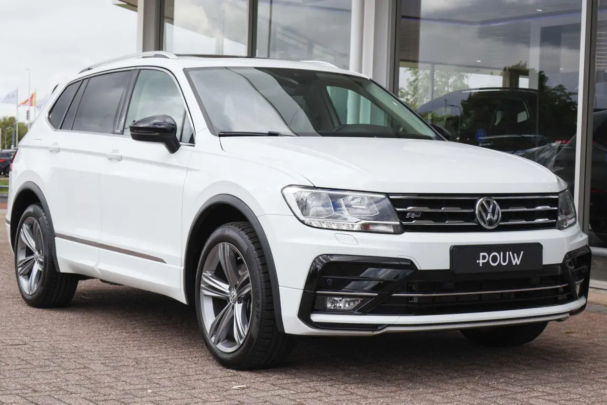 2.0 TDI 150pk DSG Highline Business R-line 7p. | Panoramadak | Trekhaak | Navigatie | PDC | Stoelverwarming