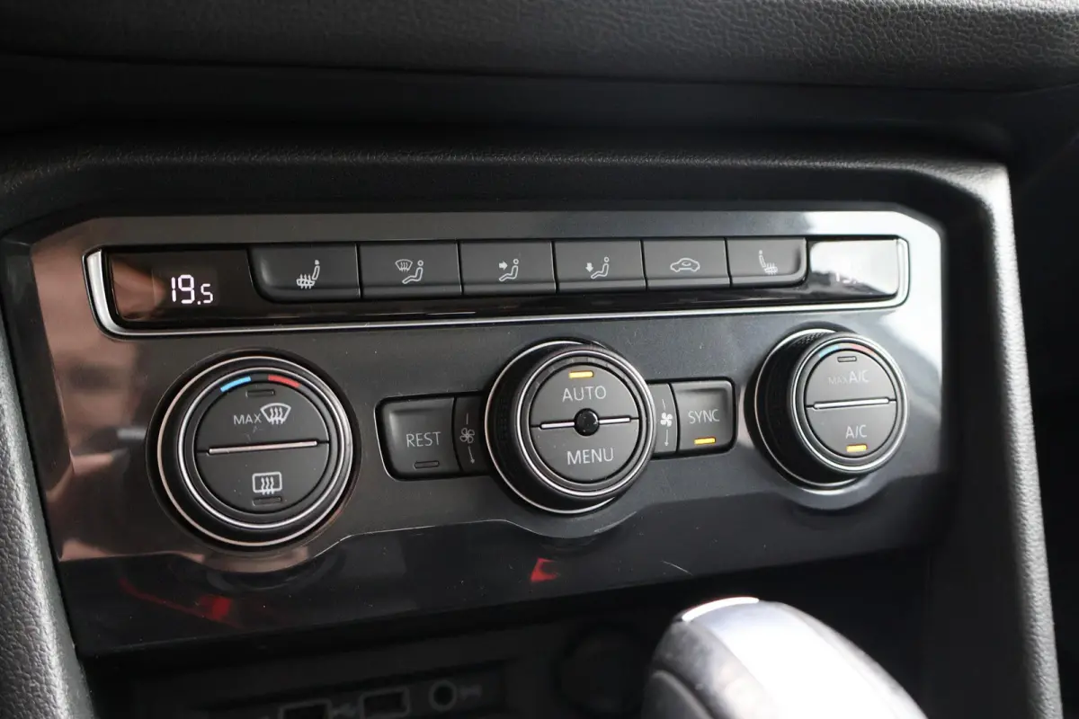 2.0 TDI 150pk DSG Highline Business R-line 7p. | Panoramadak | Trekhaak | Navigatie | PDC | Stoelverwarming
