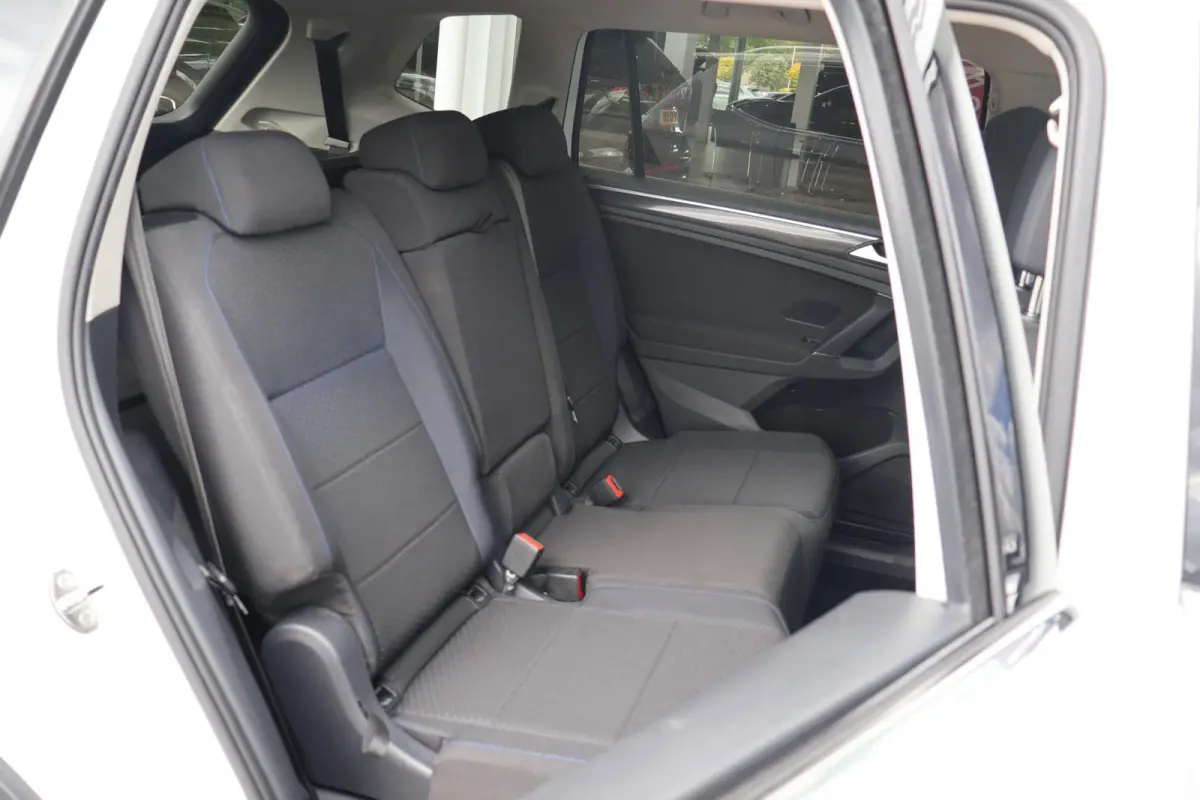 2.0 TDI 150pk DSG Highline Business R-line 7p. | Panoramadak | Trekhaak | Navigatie | PDC | Stoelverwarming