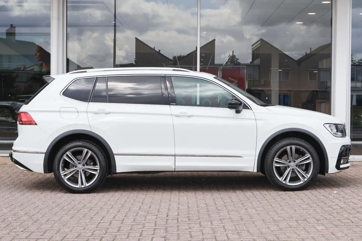 2.0 TDI 150pk DSG Highline Business R-line 7p. | Panoramadak | Trekhaak | Navigatie | PDC | Stoelverwarming