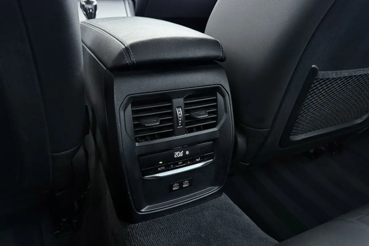 320e Business Edition Plus | Org NL | Leer | Sportstoelen | CarPlay | Stoelverwarming | Digital Cockpit |