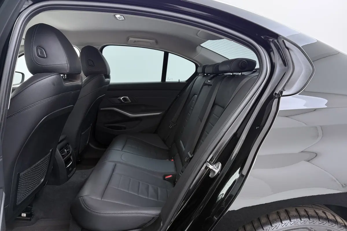 320e Business Edition Plus | Org NL | Leer | Sportstoelen | CarPlay | Stoelverwarming | Digital Cockpit |