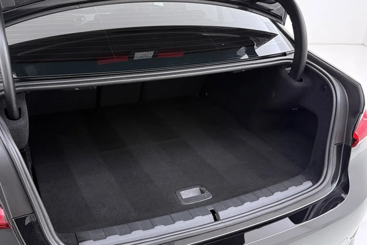 320e Business Edition Plus | Org NL | Leer | Sportstoelen | CarPlay | Stoelverwarming | Digital Cockpit |