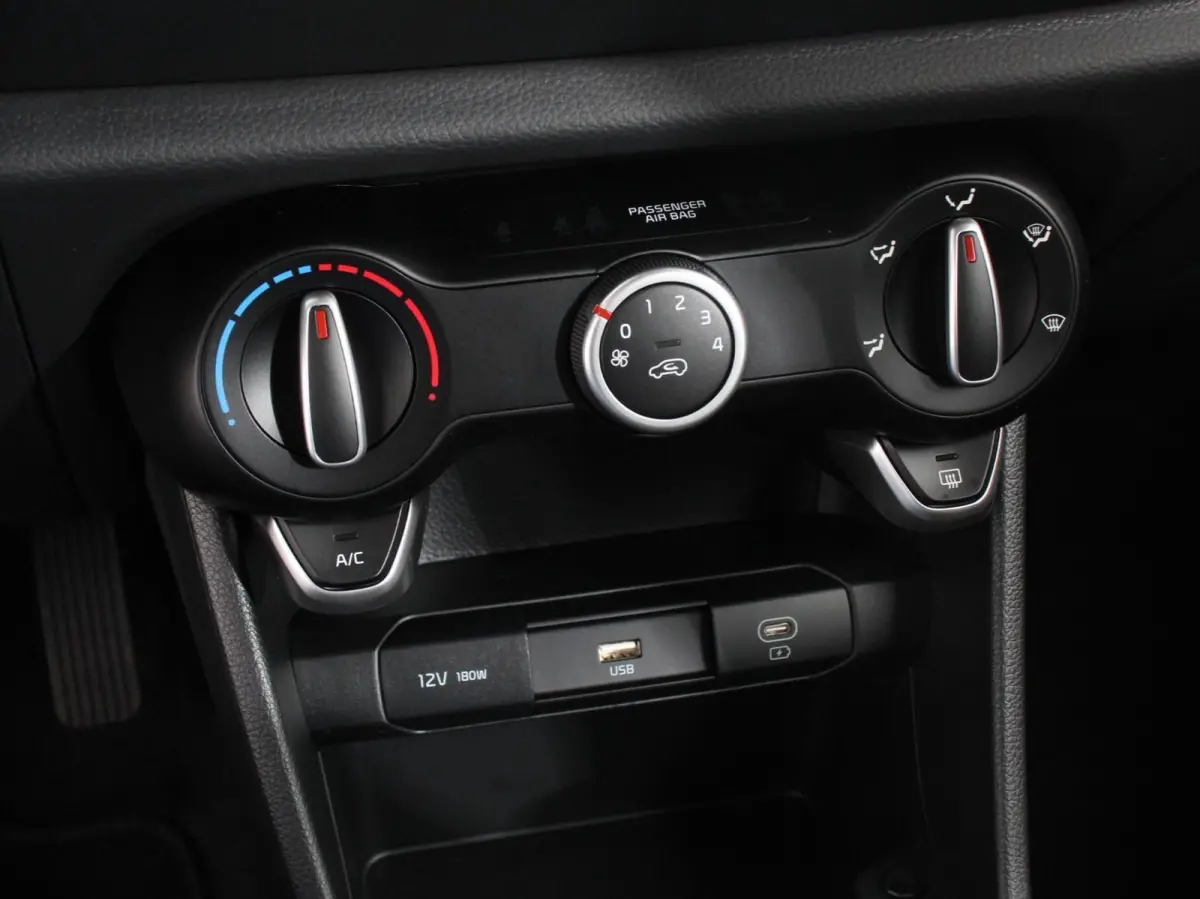 1.0 DPI Automaat DynamicLine DEMO !  Navigatie Apple Carplay/Android auto Airco Camera DAB Bluetooth