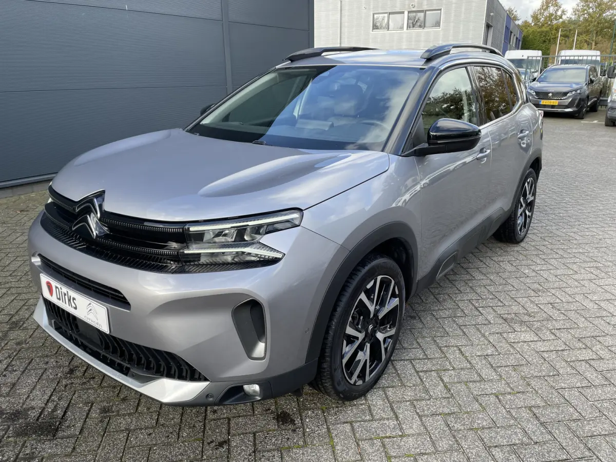 130pk Shine (Camera - Leder incl elektrische verstelling - Stoelverwarming - Keyless Entry - 19" incl 4S - Adaptieve Cruise Controle - Parkeersensoren V+A)