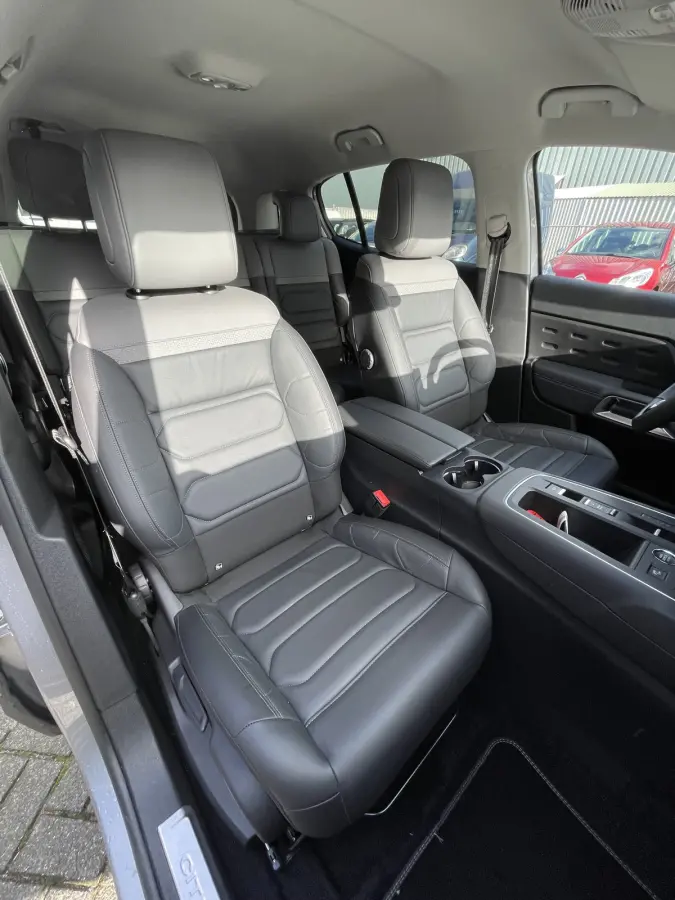 130pk Shine (Camera - Leder incl elektrische verstelling - Stoelverwarming - Keyless Entry - 19" incl 4S - Adaptieve Cruise Controle - Parkeersensoren V+A)