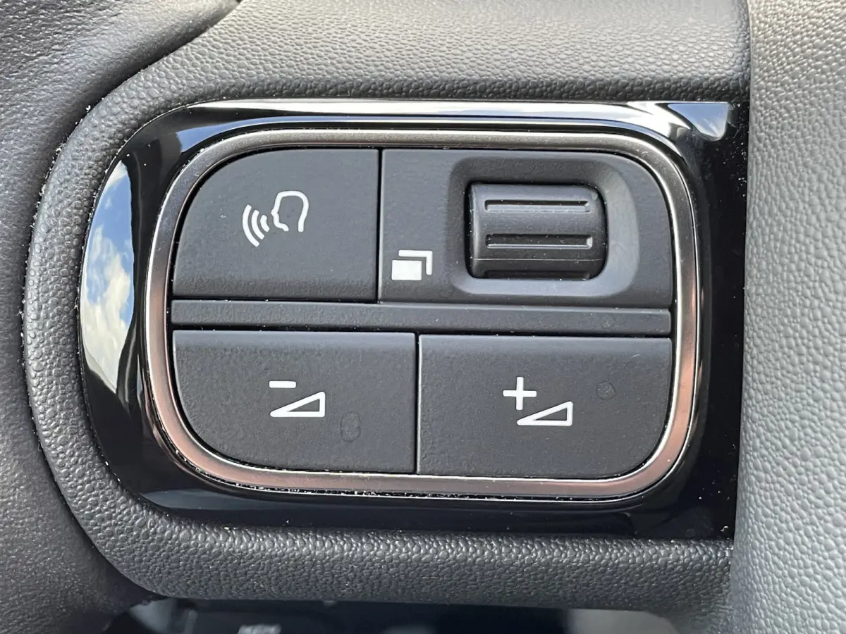 130pk Shine (Camera - Leder incl elektrische verstelling - Stoelverwarming - Keyless Entry - 19" incl 4S - Adaptieve Cruise Controle - Parkeersensoren V+A)