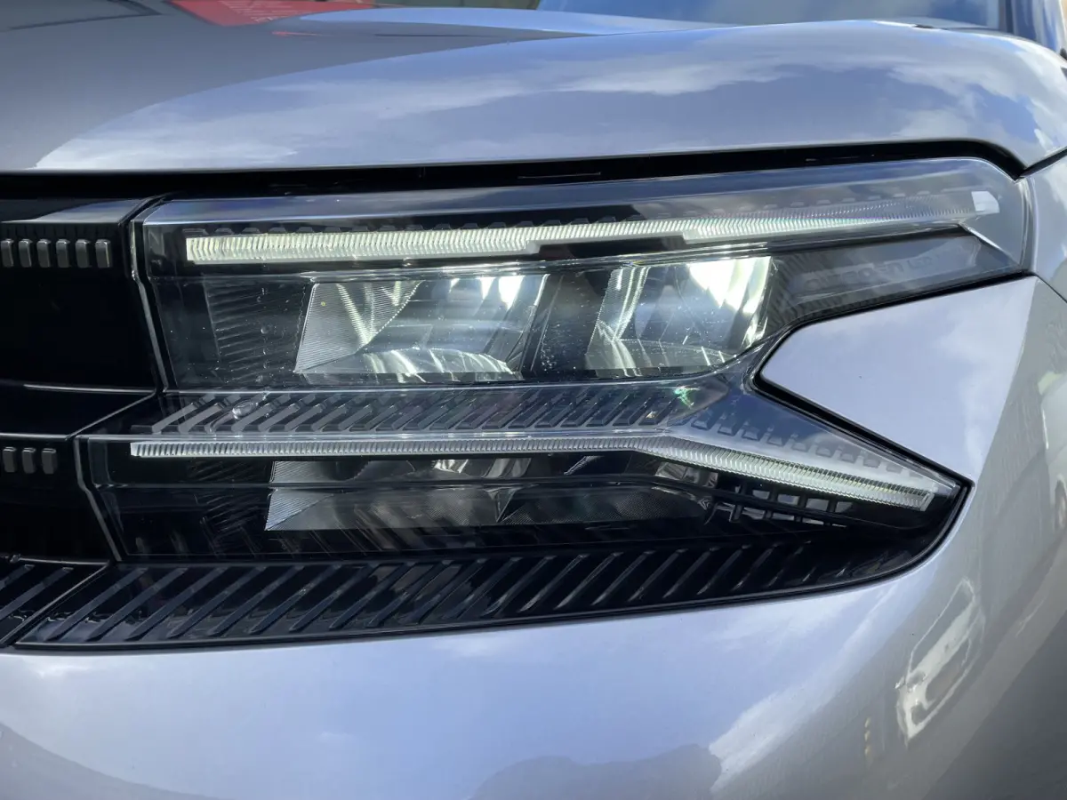 130pk Shine (Camera - Leder incl elektrische verstelling - Stoelverwarming - Keyless Entry - 19" incl 4S - Adaptieve Cruise Controle - Parkeersensoren V+A)