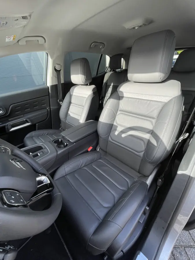 130pk Shine (Camera - Leder incl elektrische verstelling - Stoelverwarming - Keyless Entry - 19" incl 4S - Adaptieve Cruise Controle - Parkeersensoren V+A)