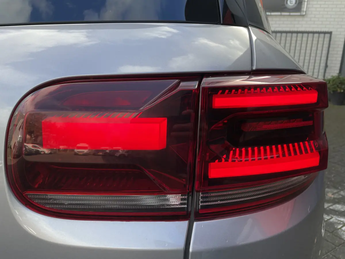 130pk Shine (Camera - Leder incl elektrische verstelling - Stoelverwarming - Keyless Entry - 19" incl 4S - Adaptieve Cruise Controle - Parkeersensoren V+A)