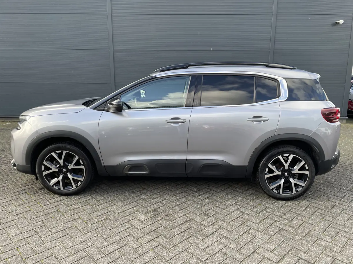 130pk Shine (Camera - Leder incl elektrische verstelling - Stoelverwarming - Keyless Entry - 19" incl 4S - Adaptieve Cruise Controle - Parkeersensoren V+A)