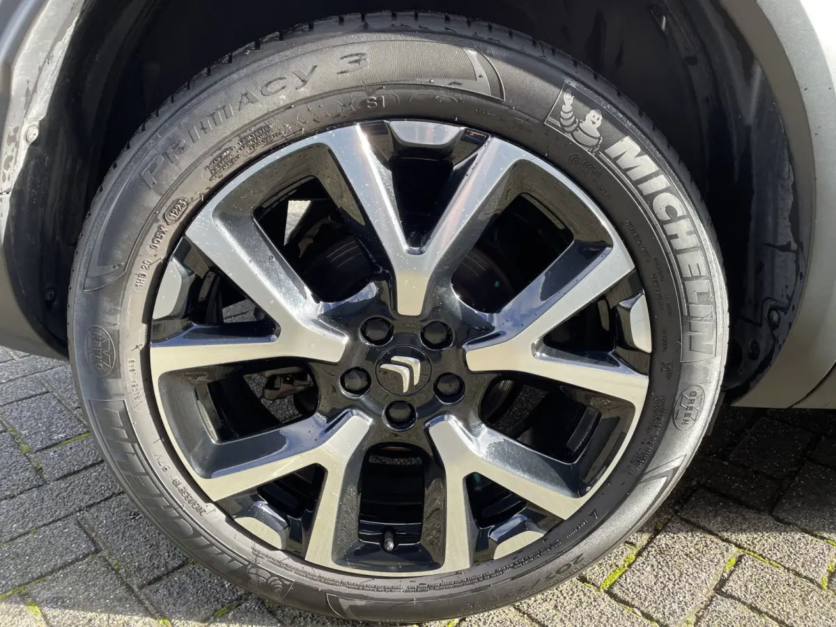 130pk Shine (Camera - Leder incl elektrische verstelling - Stoelverwarming - Keyless Entry - 19" incl 4S - Adaptieve Cruise Controle - Parkeersensoren V+A)