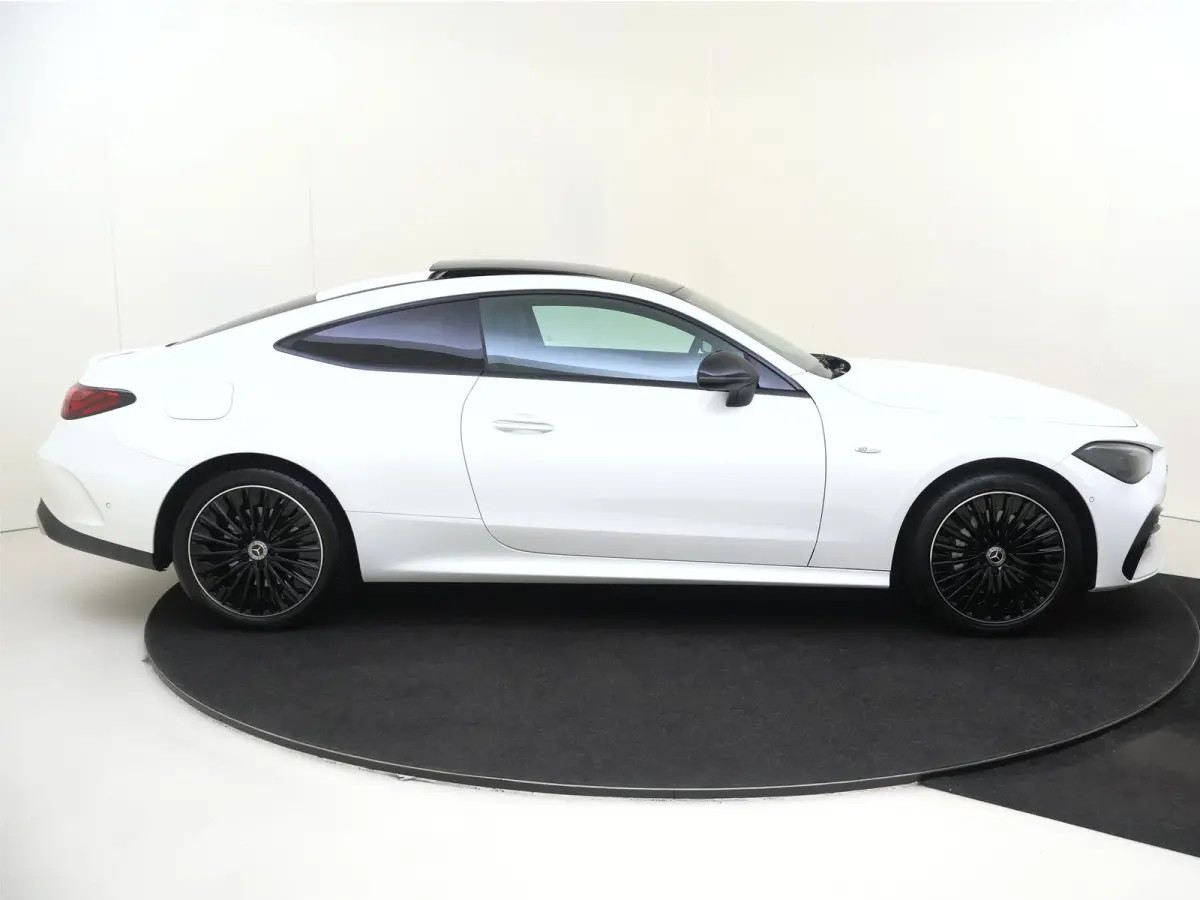 300 e AMG Line / Panoramadak/ 19 inch/ Night/ Burmester/ Digital Light/ Winter Pack/