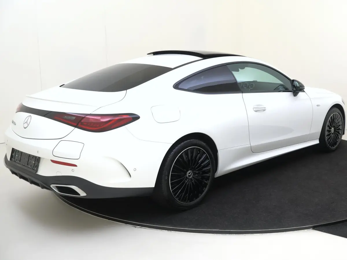 300 e AMG Line / Panoramadak/ 19 inch/ Night/ Burmester/ Digital Light/ Winter Pack/