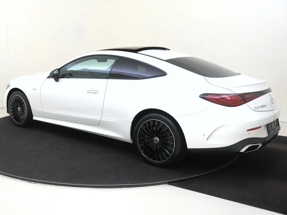 300 e AMG Line / Panoramadak/ 19 inch/ Night/ Burmester/ Digital Light/ Winter Pack/