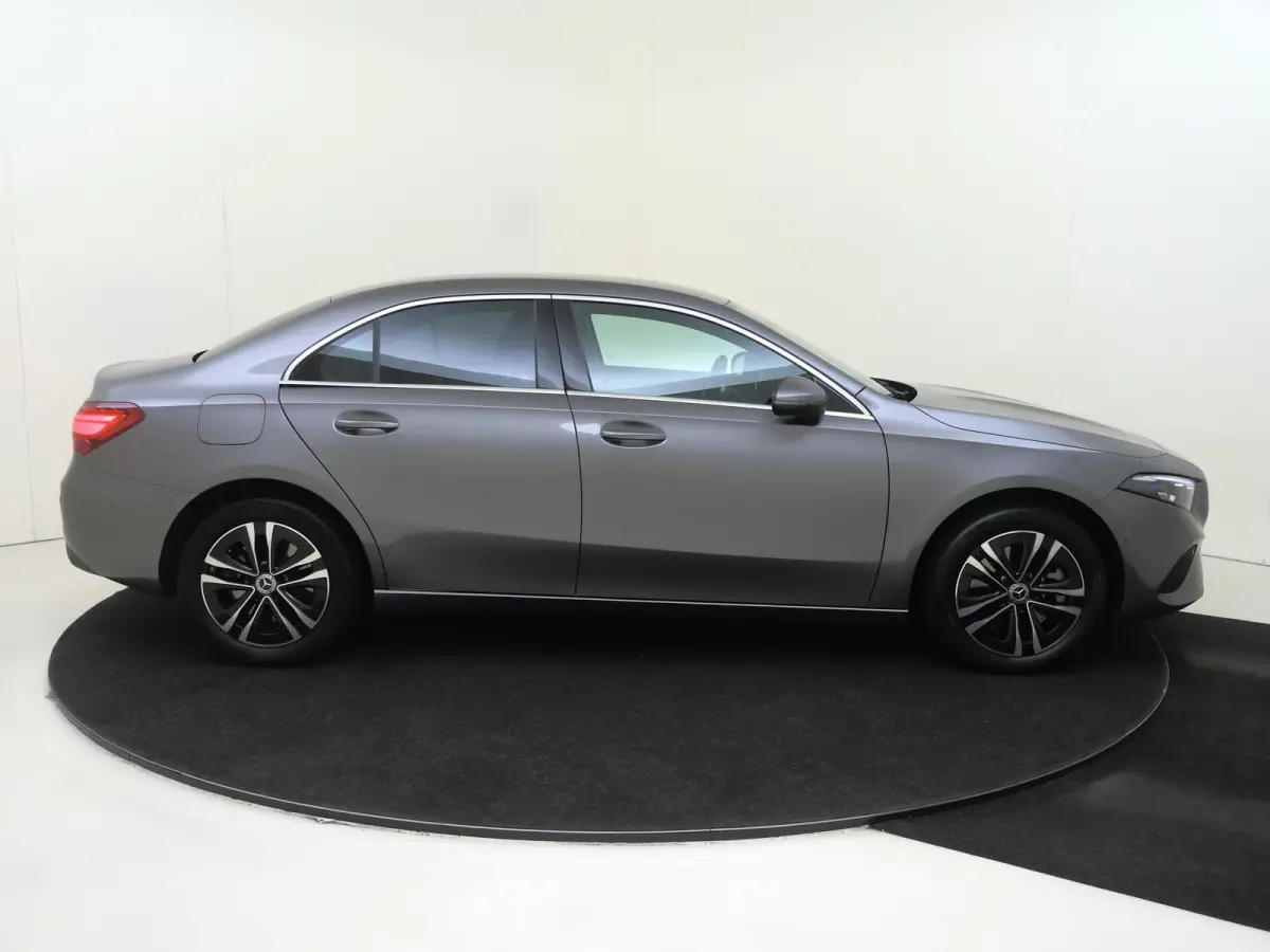 250 e Luxury Line Artico Leder / Parkeercamera / Sfeerverlichting / Stoelverwarming /