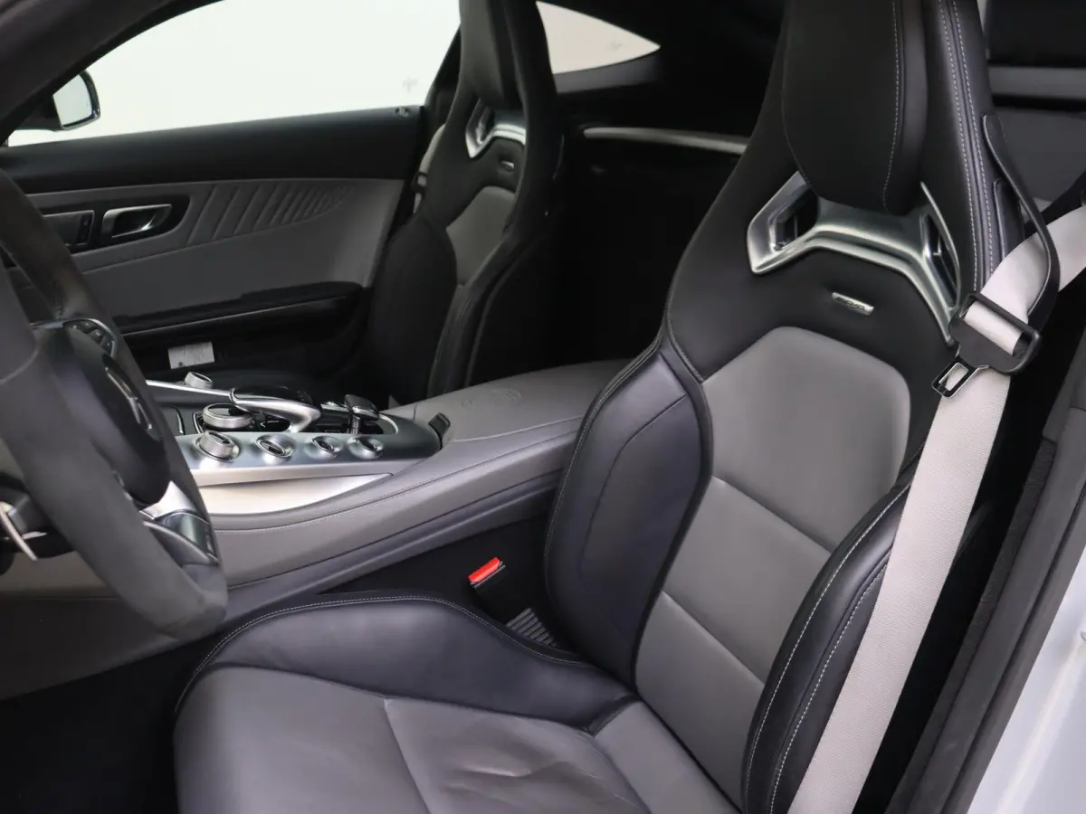 4.0 S / NL Auto/ Perf. Stoelen/ Carbon int+ext/ Panoramadak/ Burmester/ Memory