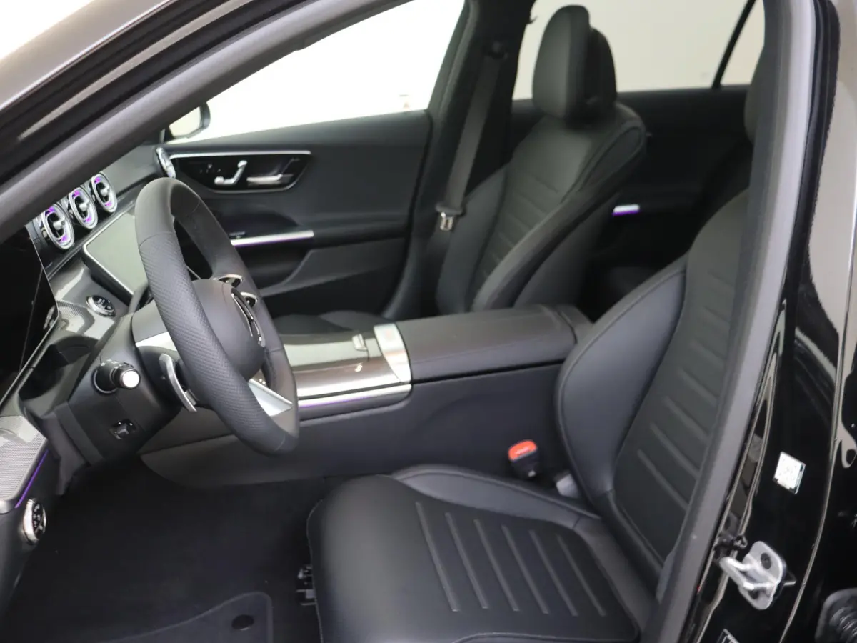 180 Business Solution AMG Panoramadak / Memory Seats / Artico leder / Parkeercamera / Winterpakket /