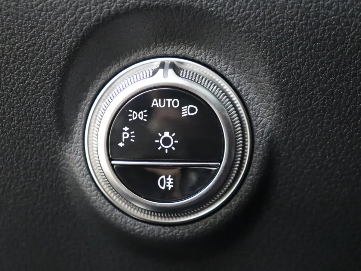 180 Business Solution AMG Panoramadak / Memory Seats / Artico leder / Parkeercamera / Winterpakket /