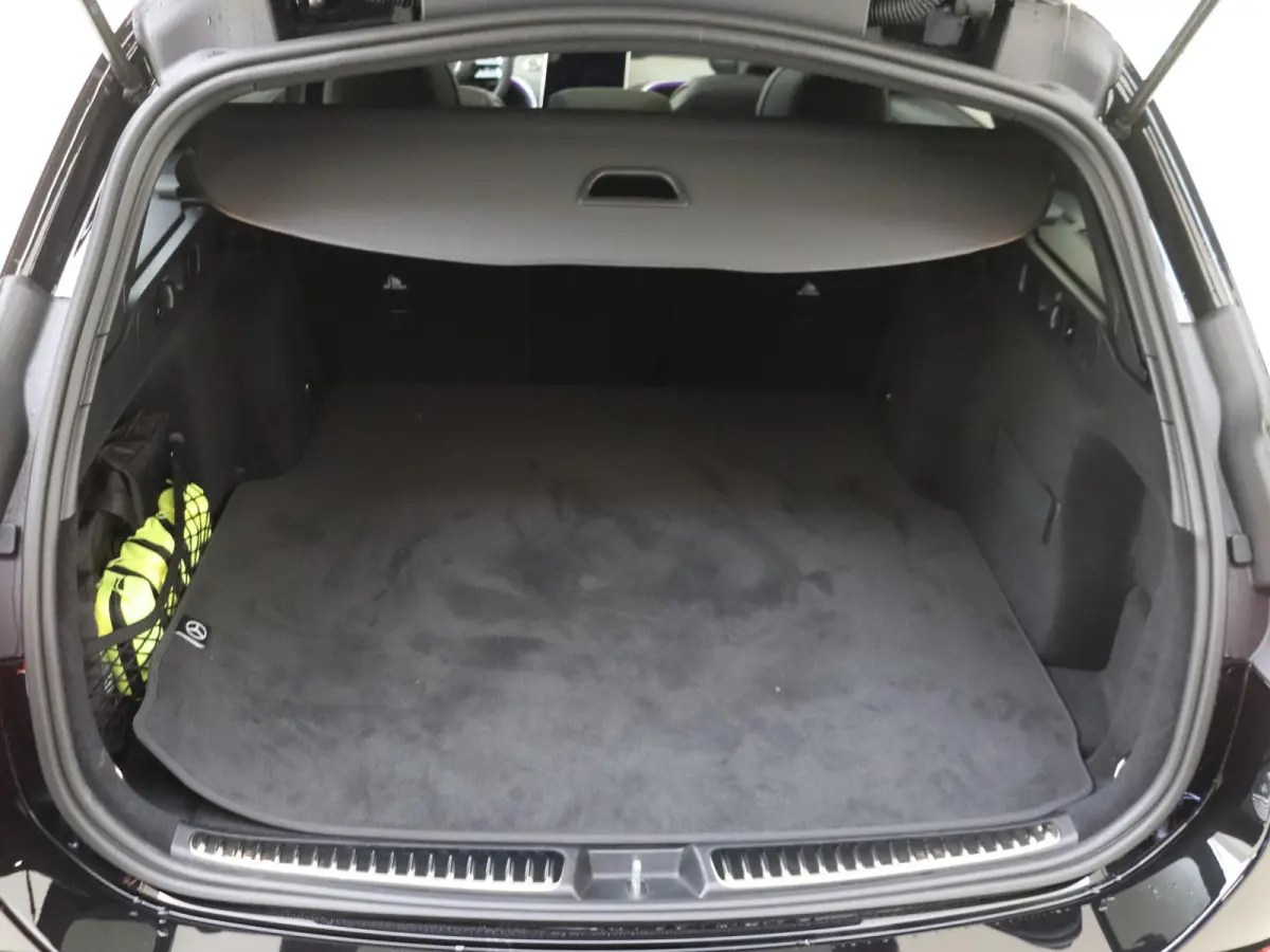 180 Business Solution AMG Panoramadak / Memory Seats / Artico leder / Parkeercamera / Winterpakket /