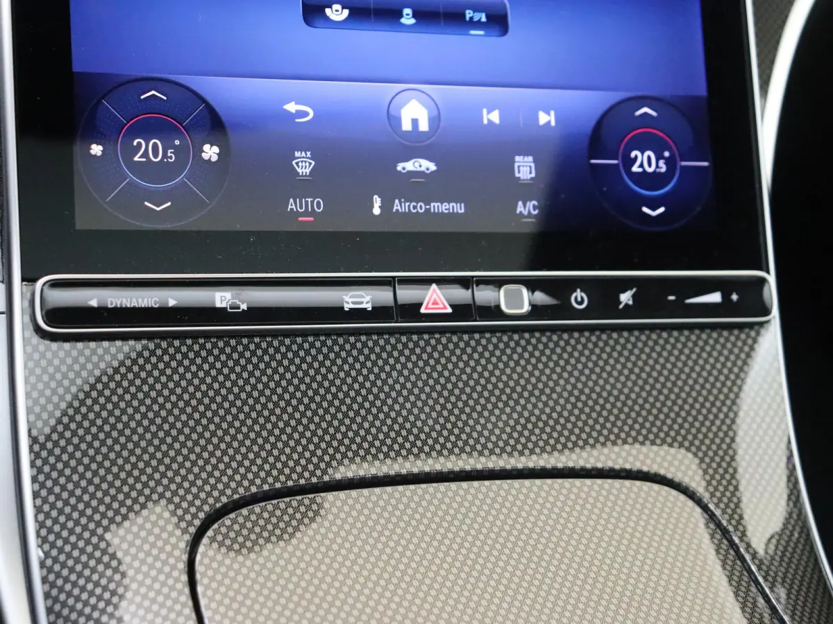 180 Business Solution AMG Panoramadak / Memory Seats / Artico leder / Parkeercamera / Winterpakket /