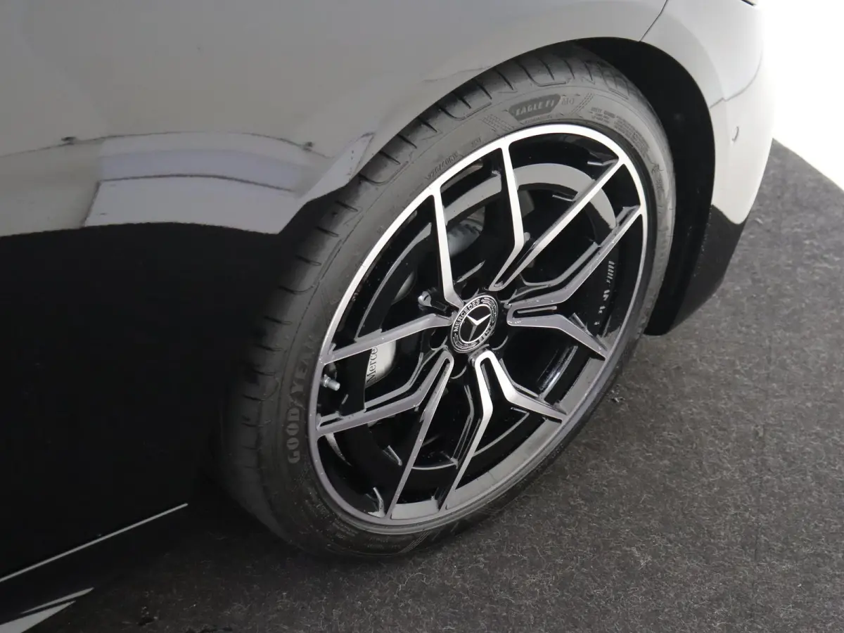 180 Business Solution AMG Panoramadak / Memory Seats / Artico leder / Parkeercamera / Winterpakket /