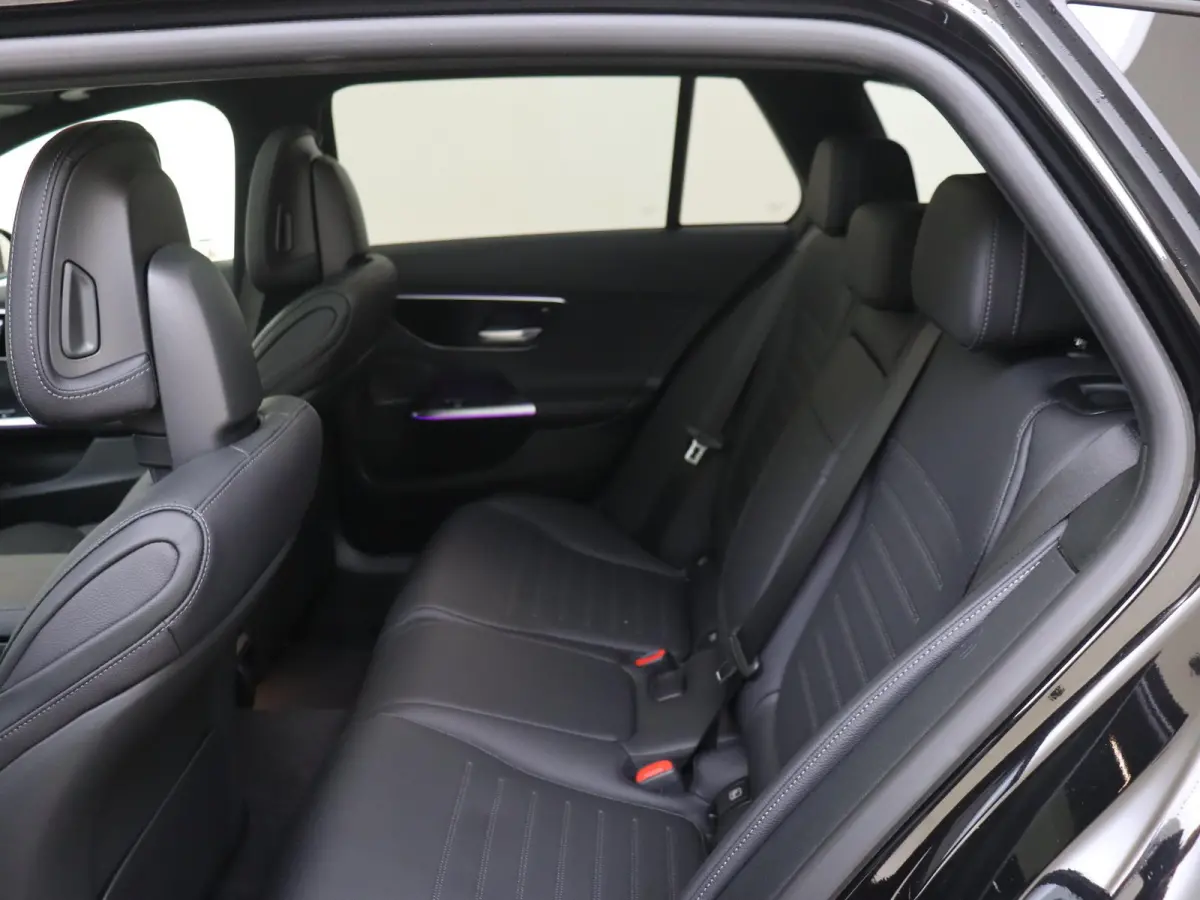 180 Business Solution AMG Panoramadak / Memory Seats / Artico leder / Parkeercamera / Winterpakket /