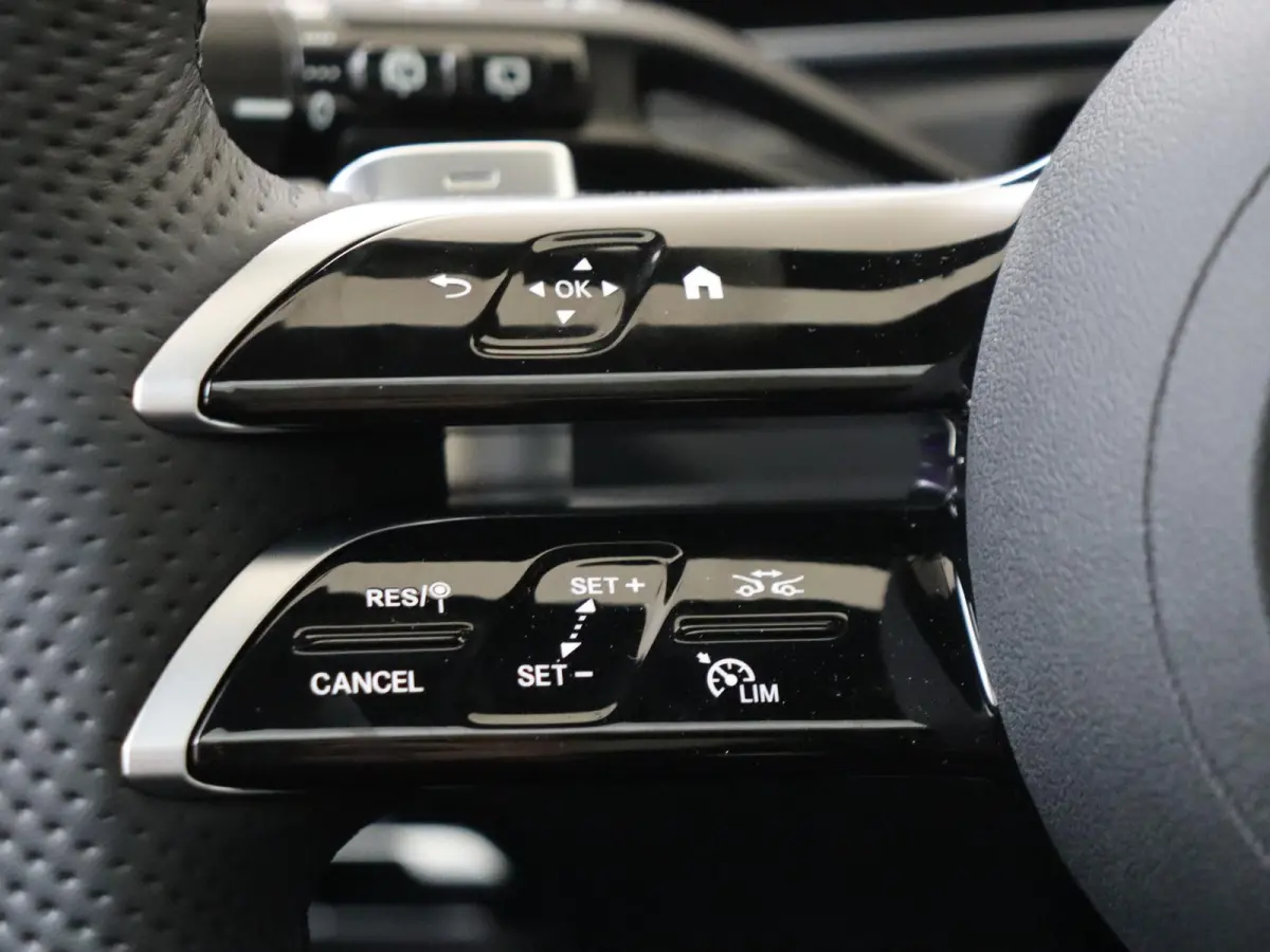 180 Business Solution AMG Panoramadak / Memory Seats / Artico leder / Parkeercamera / Winterpakket /