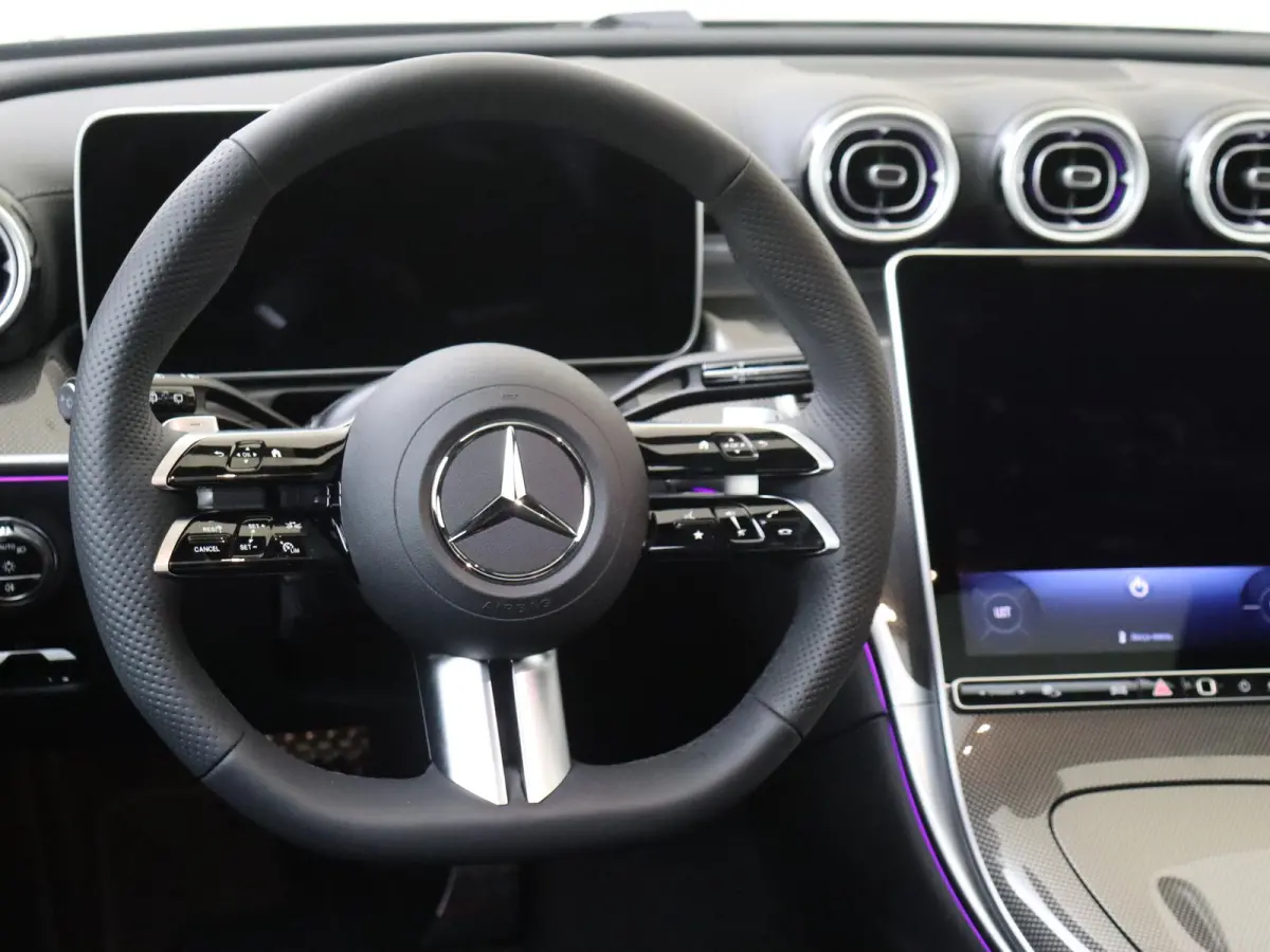 180 Business Solution AMG Panoramadak / Memory Seats / Artico leder / Parkeercamera / Winterpakket /