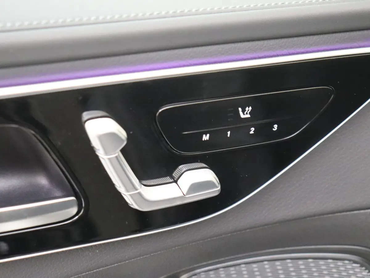 180 Business Solution AMG Panoramadak / Memory Seats / Artico leder / Parkeercamera / Winterpakket /