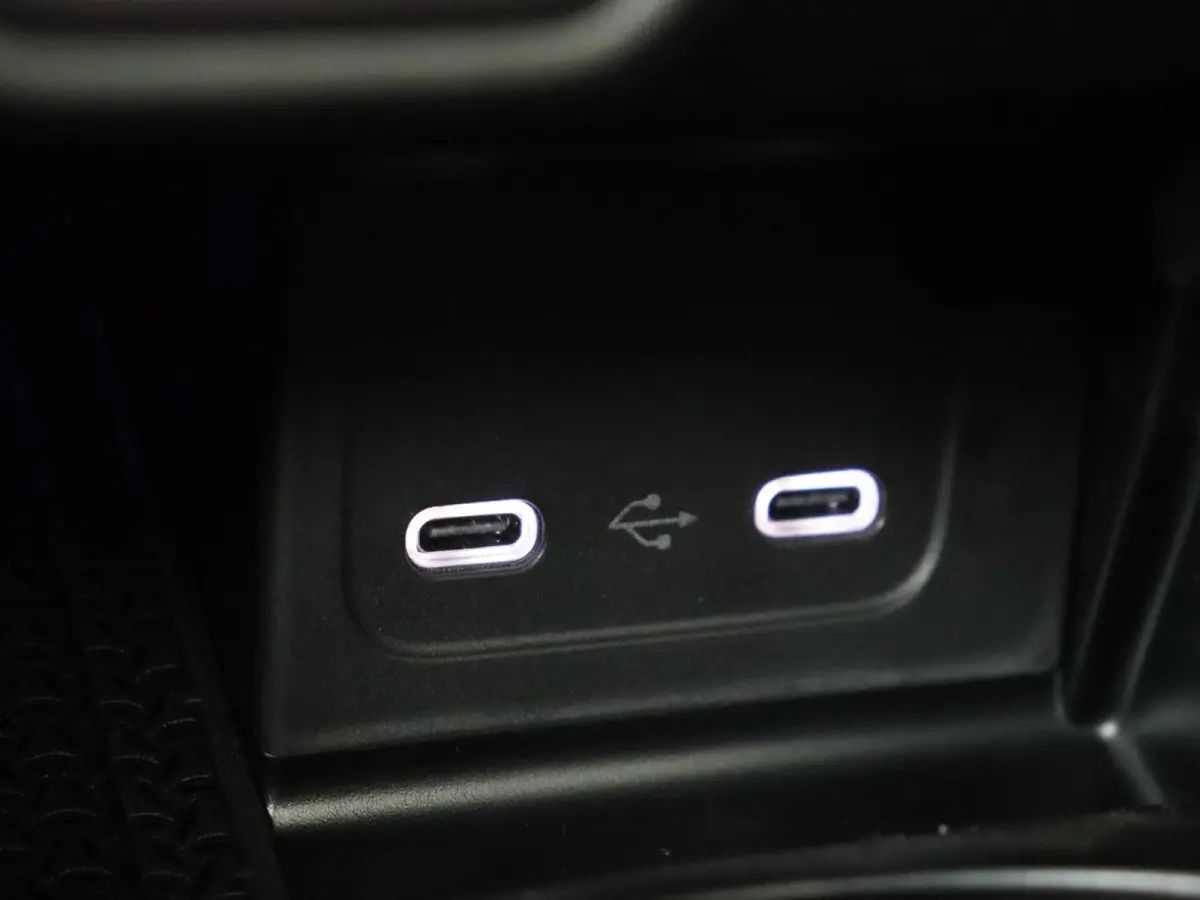 180 Business Solution AMG Panoramadak / Memory Seats / Artico leder / Parkeercamera / Winterpakket /