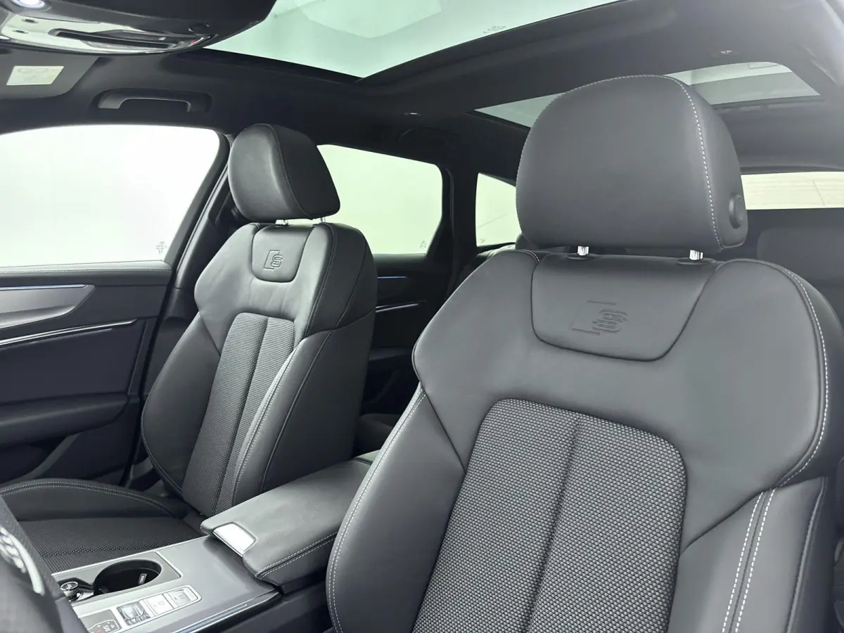 50 TFSI e quattro S edition Competition | Navigatie | Camera | Stoelverwarming | Airco | Panorama dak | Parkeersensoren voor en achter | Cruise control |