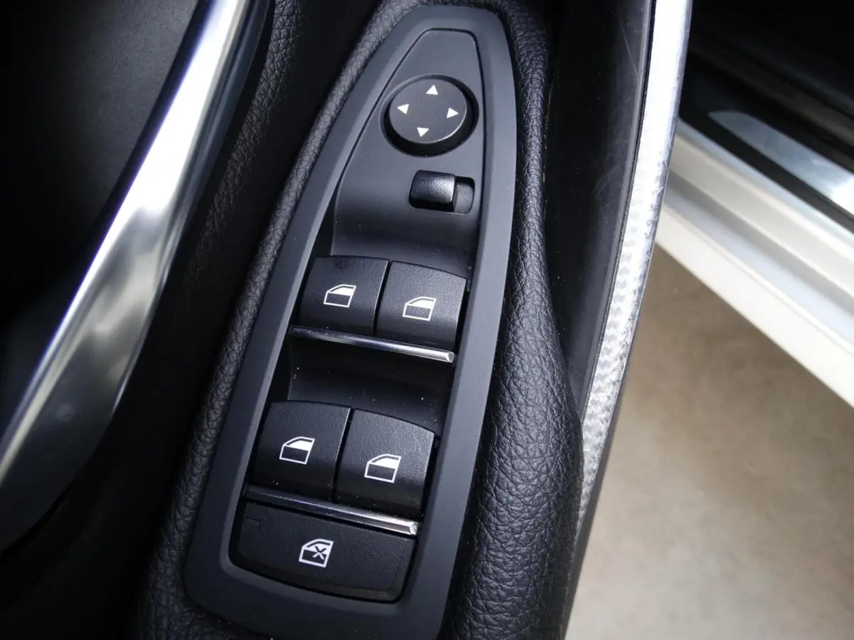 318i M Sport Edition / Schuifdak / Leder /