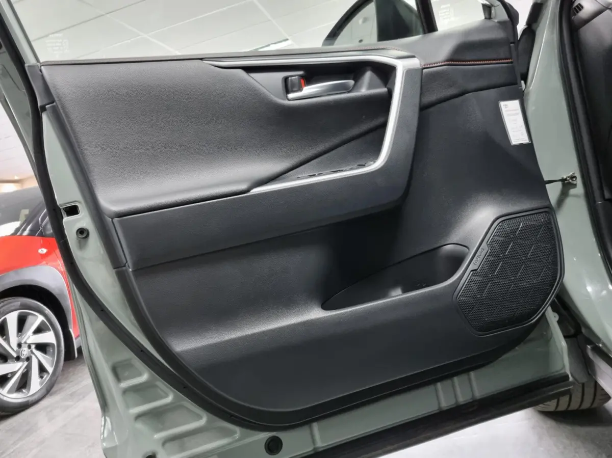 2.5 Hybrid AWD ADVENTURE / Innovation Pack