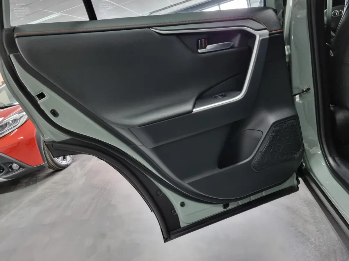 2.5 Hybrid AWD ADVENTURE / Innovation Pack