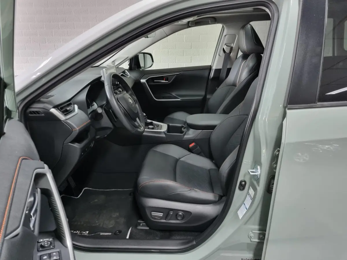 2.5 Hybrid AWD ADVENTURE / Innovation Pack