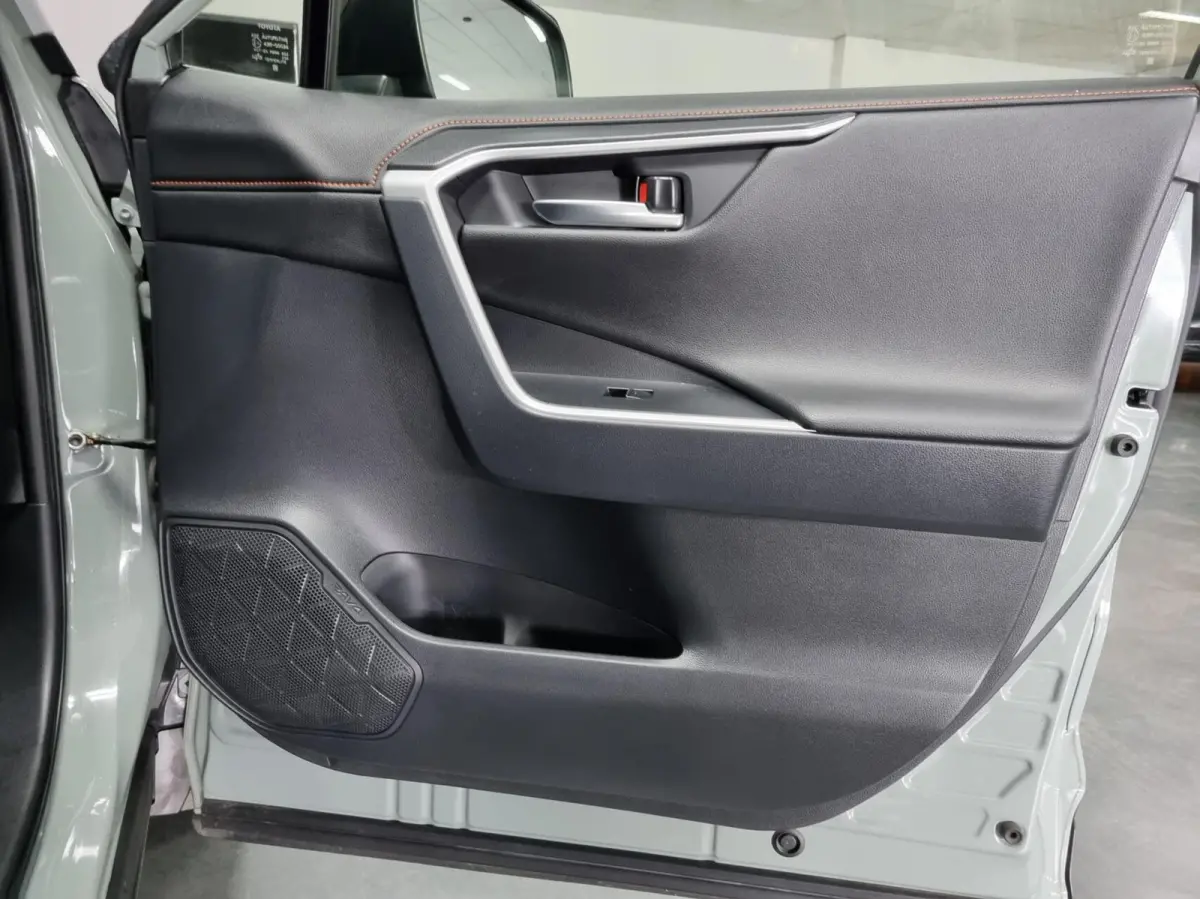2.5 Hybrid AWD ADVENTURE / Innovation Pack